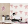 Un bureau ou une chambre déjanté avec le sticker "Pig Is Not Dead" par Stéphanie Herrbach